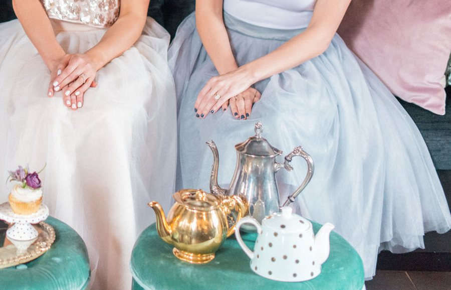 Gold and porcelain tea service
